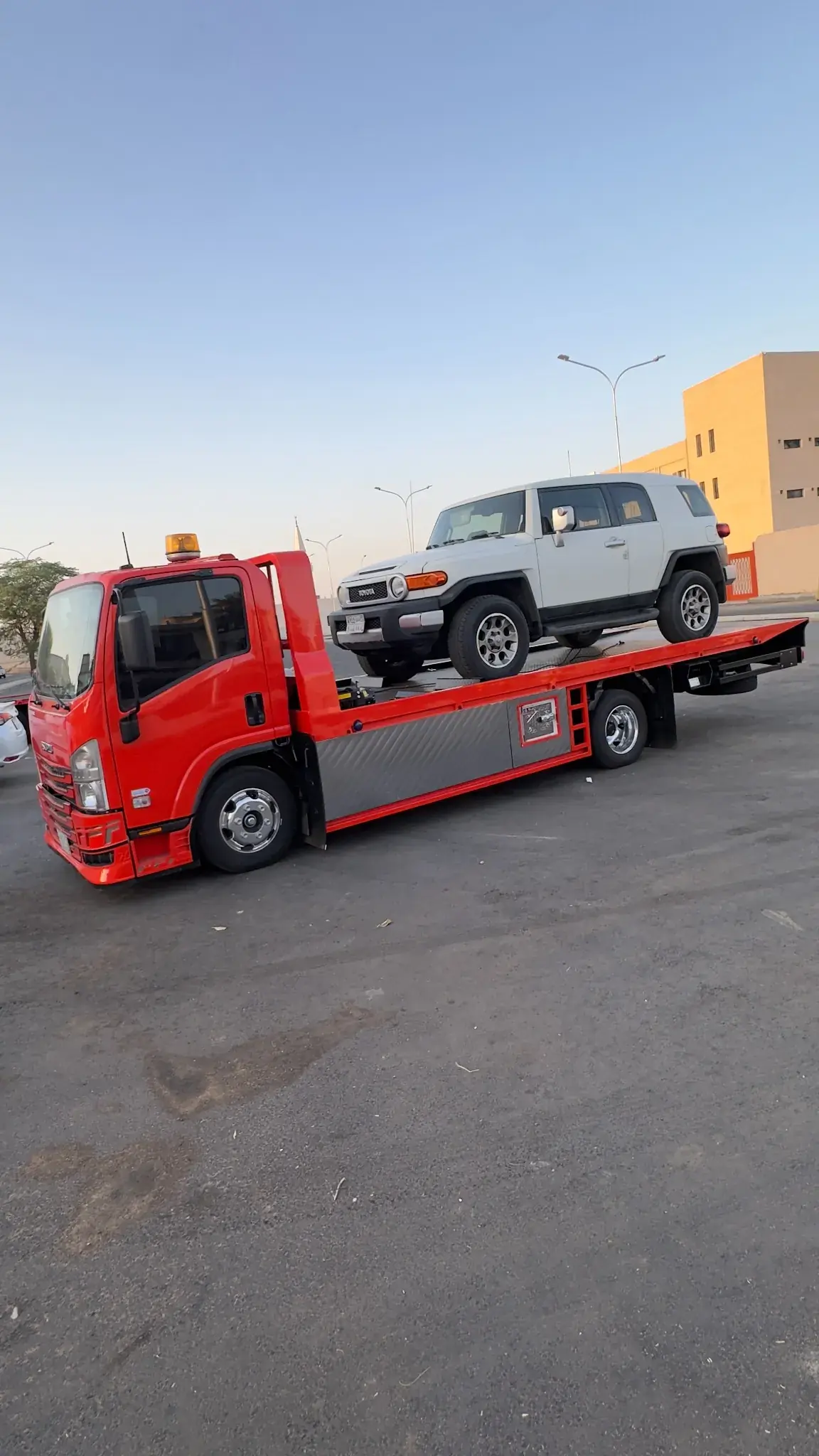 نقل سيارات بين المدن من وإلى جازان — سطحة هيدروليك