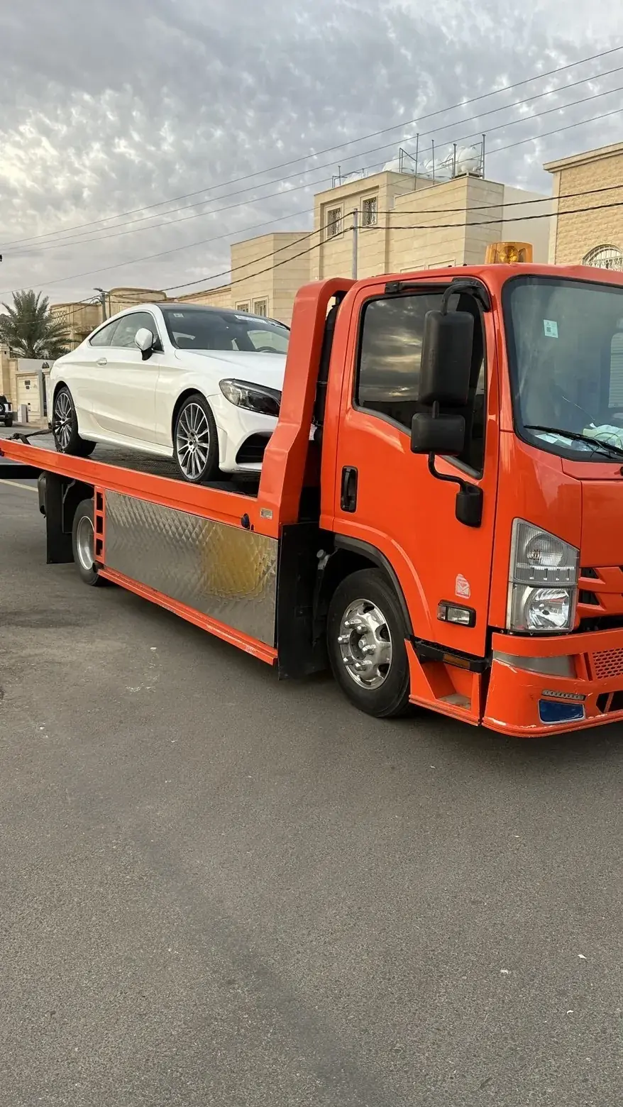 نقل سيارات بين المدن من وإلى جبة — سطحة هيدروليك