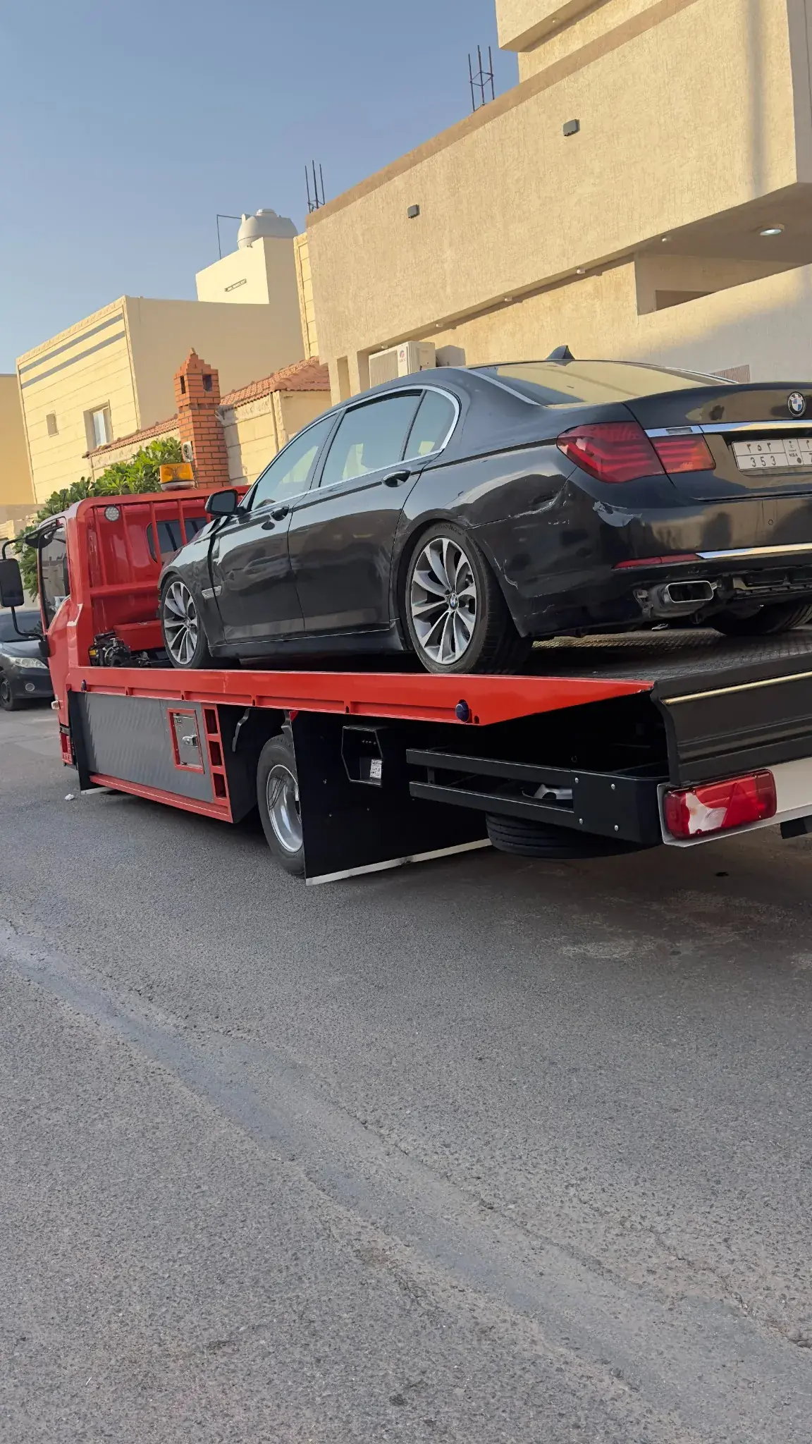 نقل سيارات بين المدن من وإلى عنيزة — سطحة هيدروليك